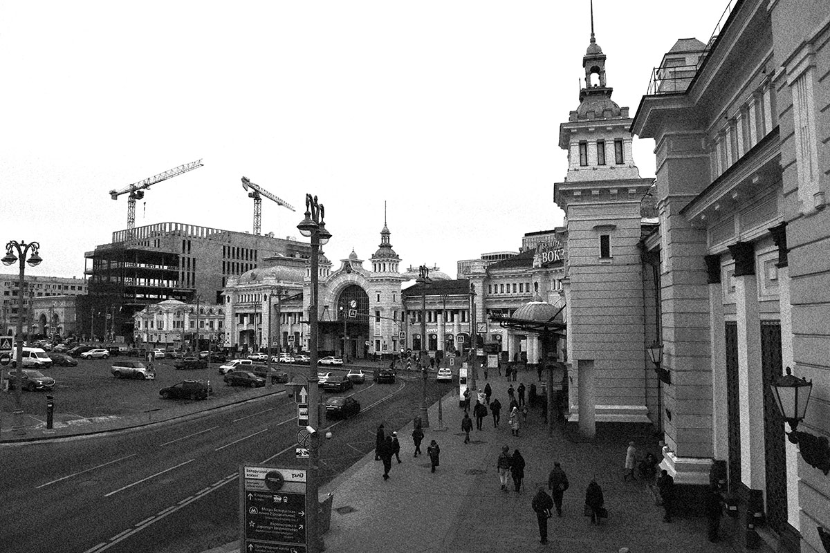 Зернистая черно-белая фотография